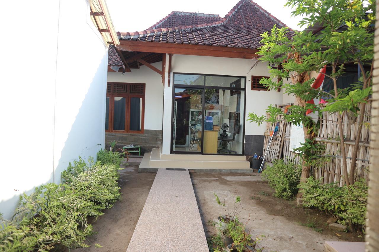 Malino Homestay Гили Траванган Экстерьер фото
